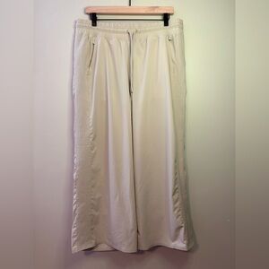 Women’s Athleta wide-leg track pants w/a drawstring waist & side pockets size 14